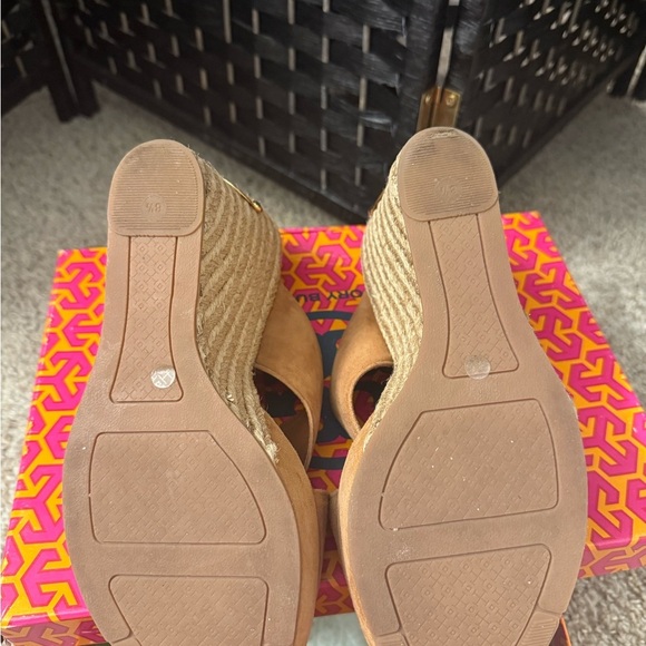 Tory Burch Tan Mules Suede Clogs - Picture 4 of 8